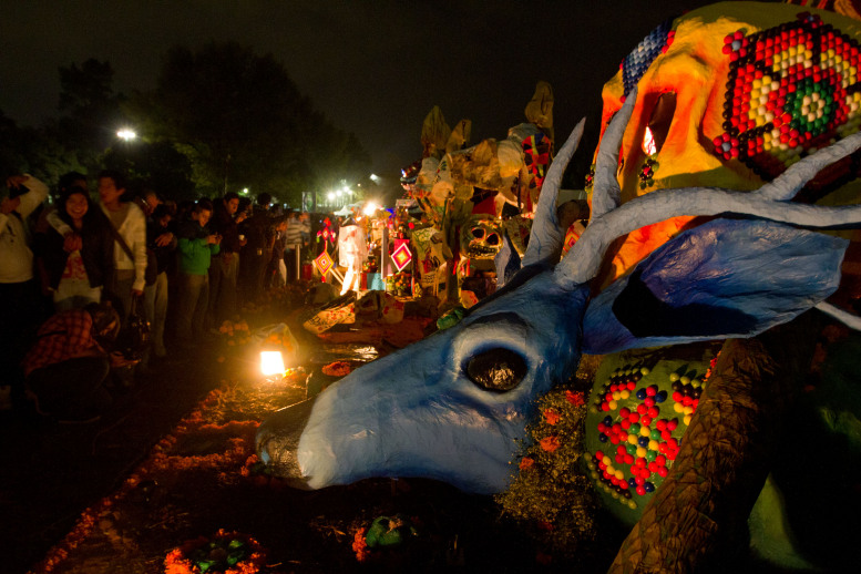 MEXICO DF 30 OCTUBRE DEL 2012 Ofrenda Dia de Muertos en las Islas de Ciudad Universitaria, El Rector Jose Narro asistio a la inauguracin de las ofrendas FOTO: MONICA GONZALEZ