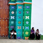 Foto de la entrada de la Iglesia de San Juan Chamula Cortesía de @hacemeun14