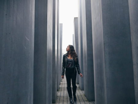 Por qué NO está mal tomarse fotos en el Monumento al Holocausto de Berlín