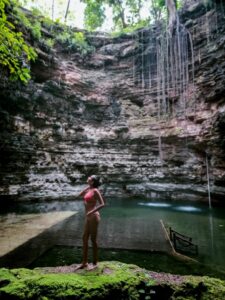 Mariel de Viaje Izamal pueblo mágico Yucatán Cenote Chichikan 3