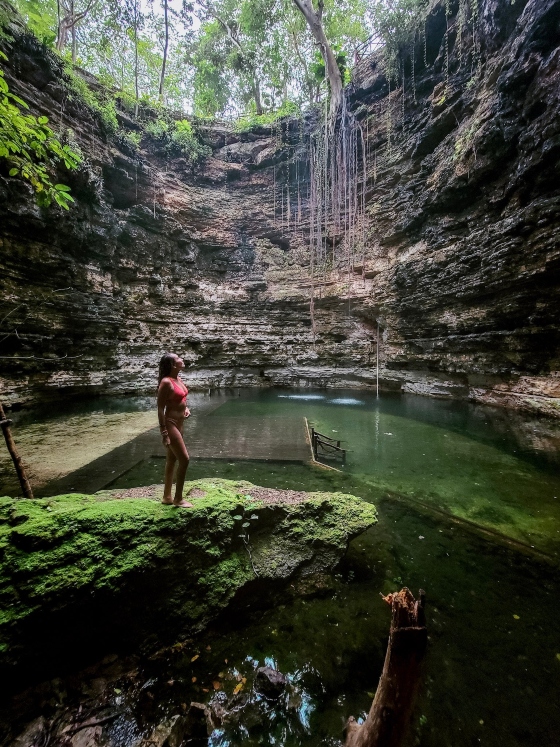 Mariel de Viaje Izamal pueblo mágico Yucatán Cenote Chichikan