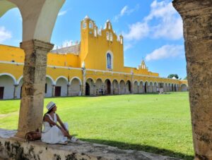 Mariel de Viaje Izamal pueblo mágico Yucatán pueblo amarillo Convento San Antonio de Padua 2
